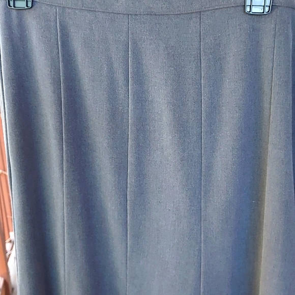 TanJay gray Skirt 63% Polyester 33% Ryon, 4% Spandex - Picture 2 of 4